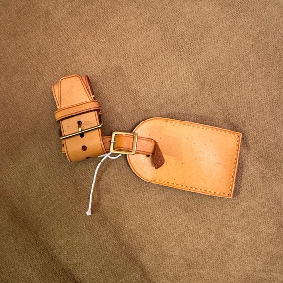 Name Tag 105y Louis Vuitton - Picture 2 of 3